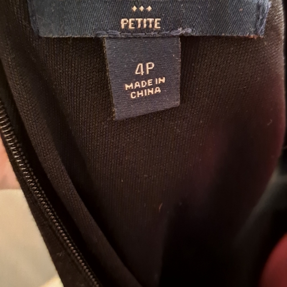 THAT little black dress that every woman needs in her closet! Banana Republic - Picture 5 of 5